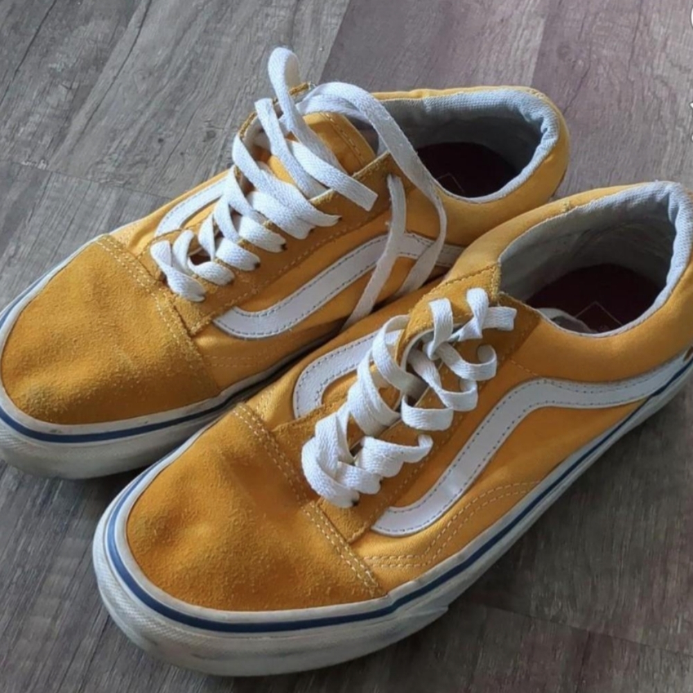Vans tennis shoes